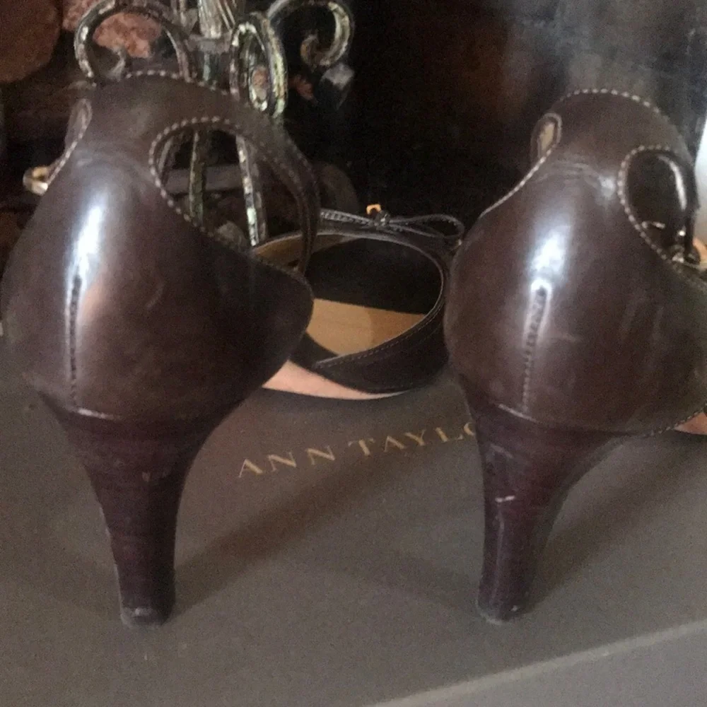 Classic style Ann Taylor. Very good condition.‎
